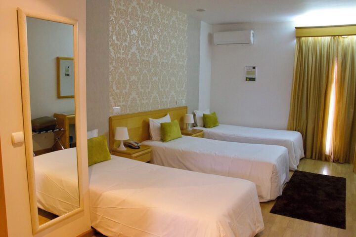 Room 9 of 34