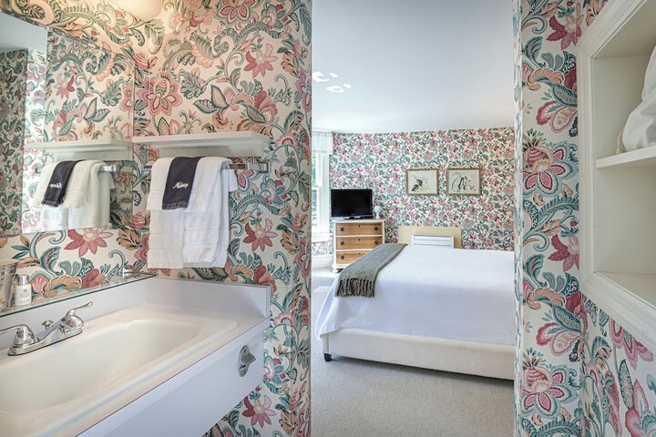 Room 33 of 42