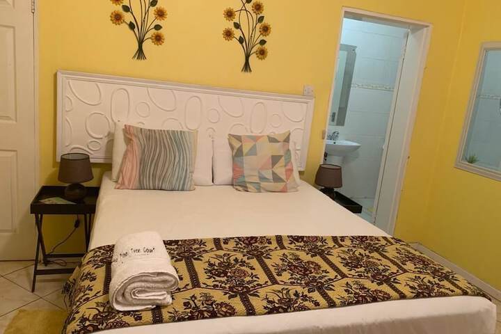Room 6 of 9