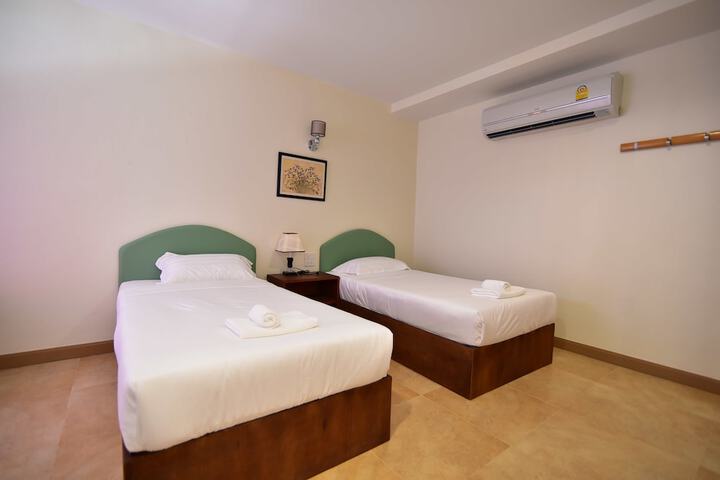 Room 16 of 62