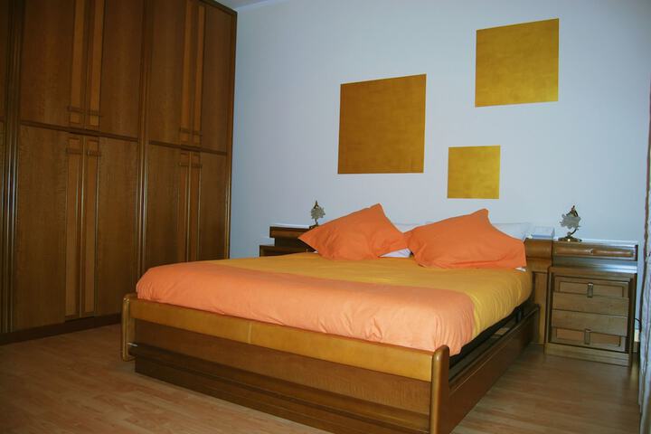 Room 10 of 33