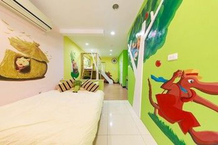 Room 7 of 17