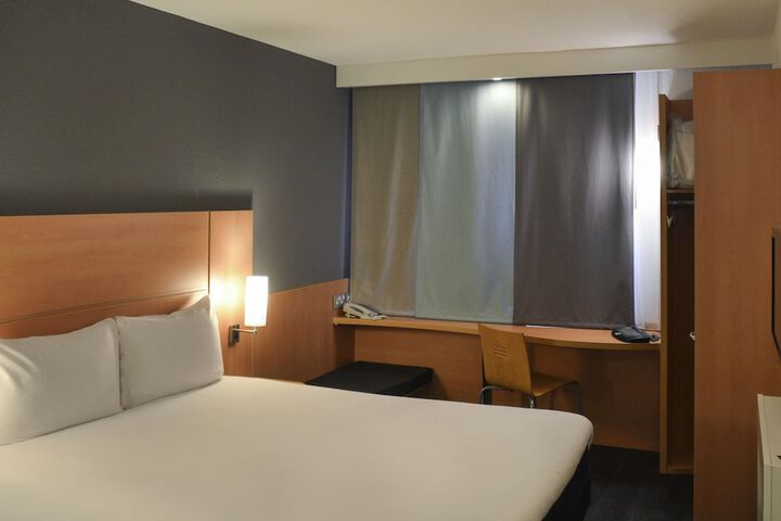 Room 27 of 47