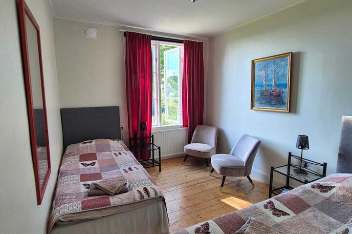 Room 10 of 68