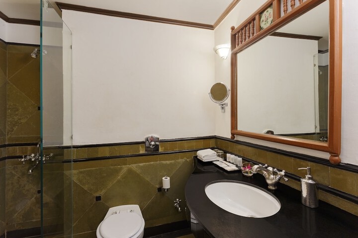 Room 21 of 36