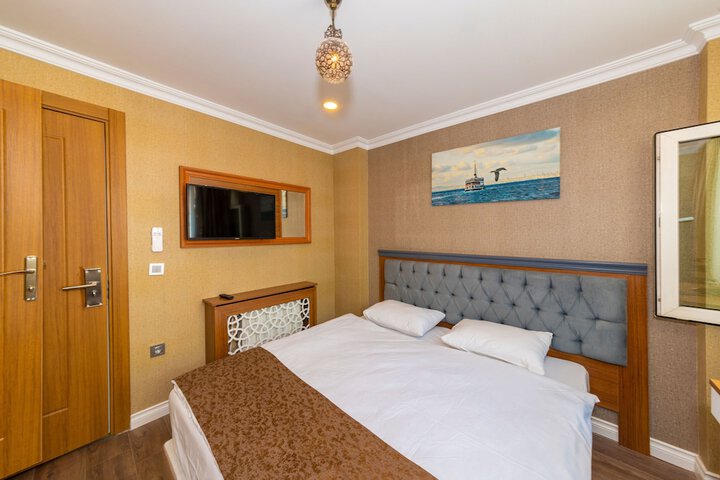 Room 27 of 48
