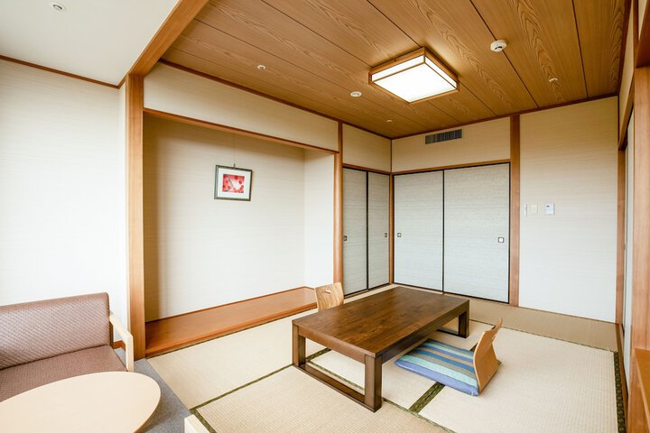 Room 6 of 92