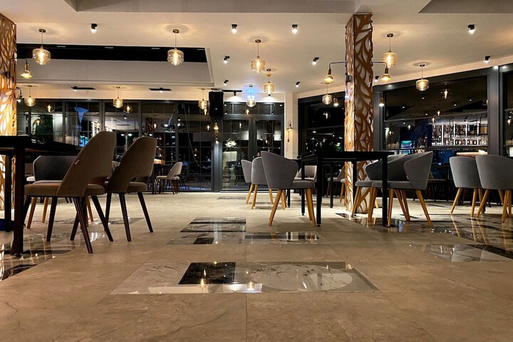 Lounge 12 of 15