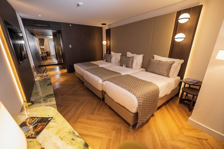 Room 75 of 200