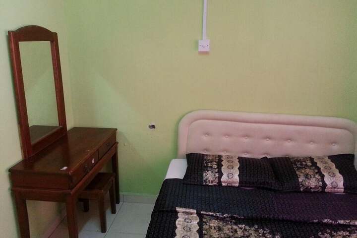 Room 12 of 26