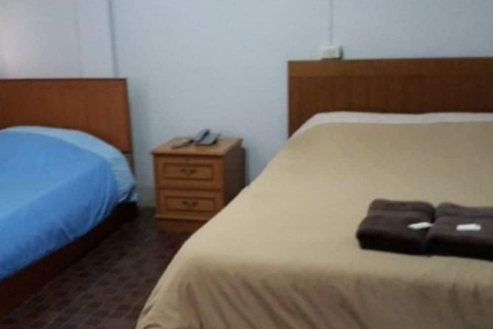 Room 13 of 31