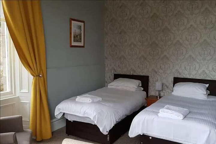 Room 9 of 32