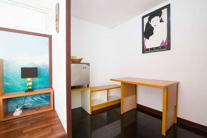 Room 6 of 17