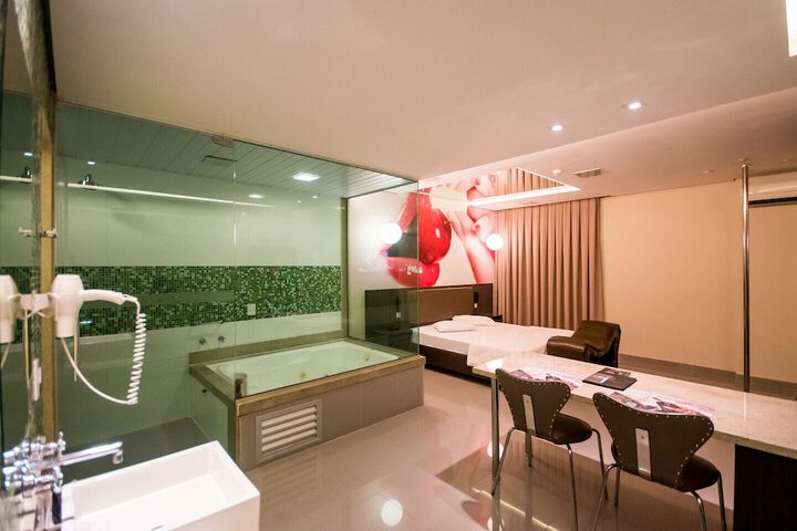 Room 12 of 42