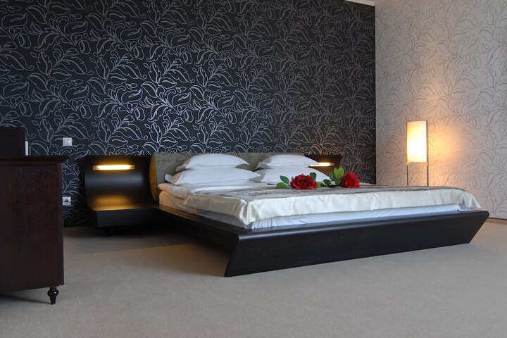 Room 6 of 30