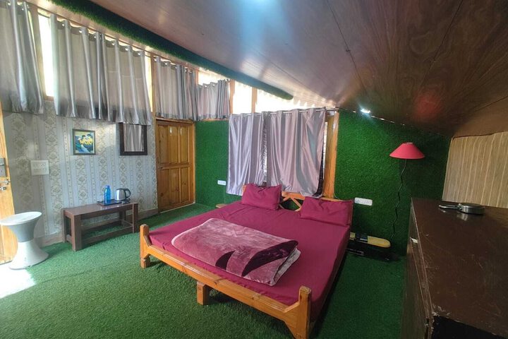 Room 11 of 27