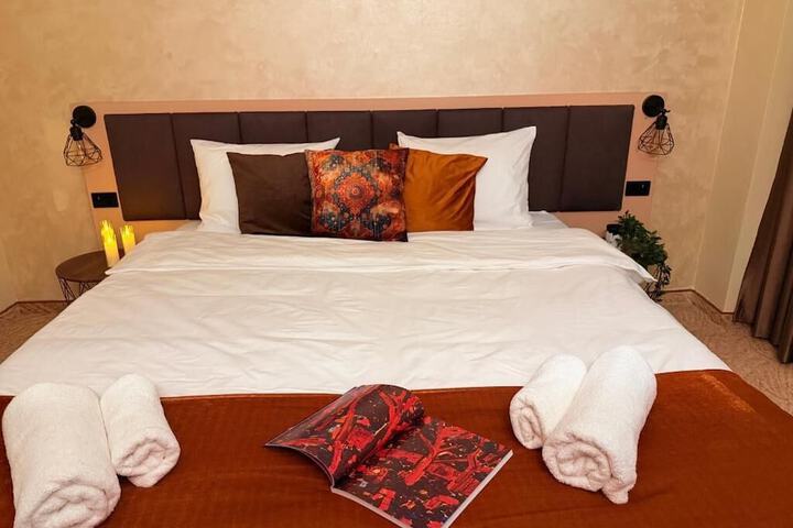 Room 8 of 24