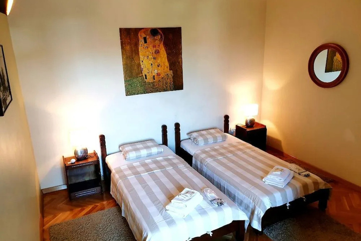 Room 4 of 17