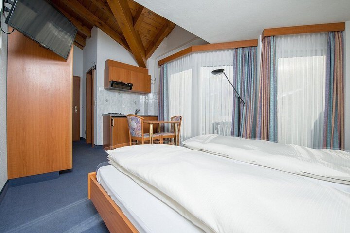 Room 21 of 77