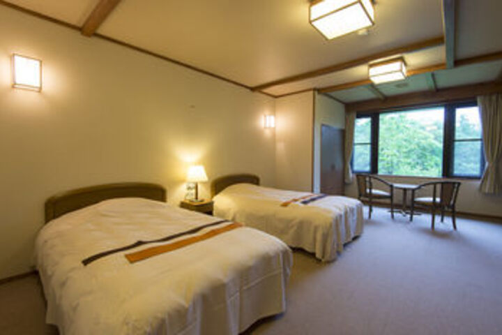 Room 17 of 28