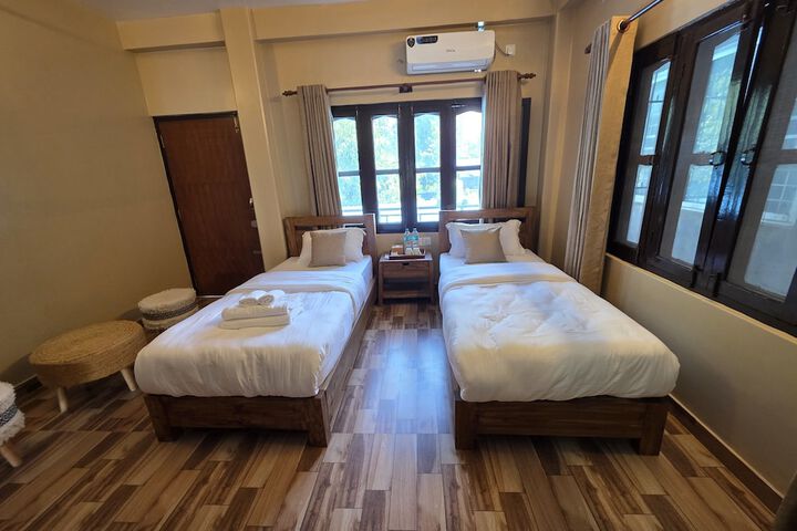Room 10 of 26