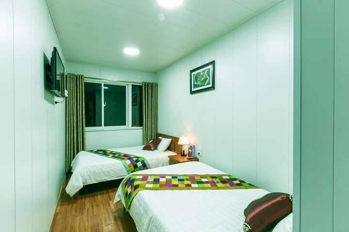 Room 4 of 43