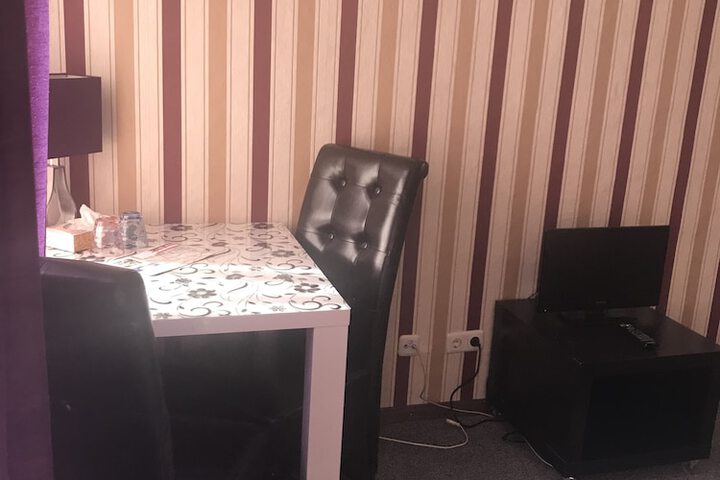 Room 1 of 3