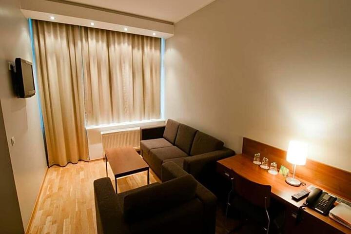 Room 43 of 59