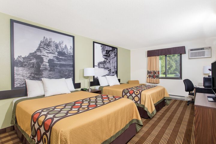 1 Queen Bed (13 of 14)