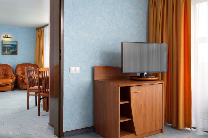 Room 25 of 49