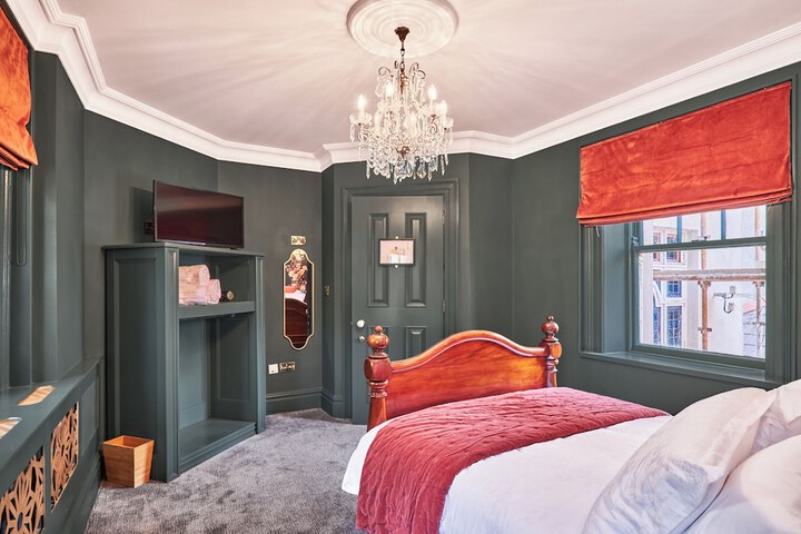 Room 4 of 29