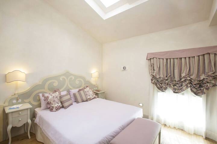 Room 5 of 65