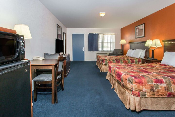 Room 6 of 18