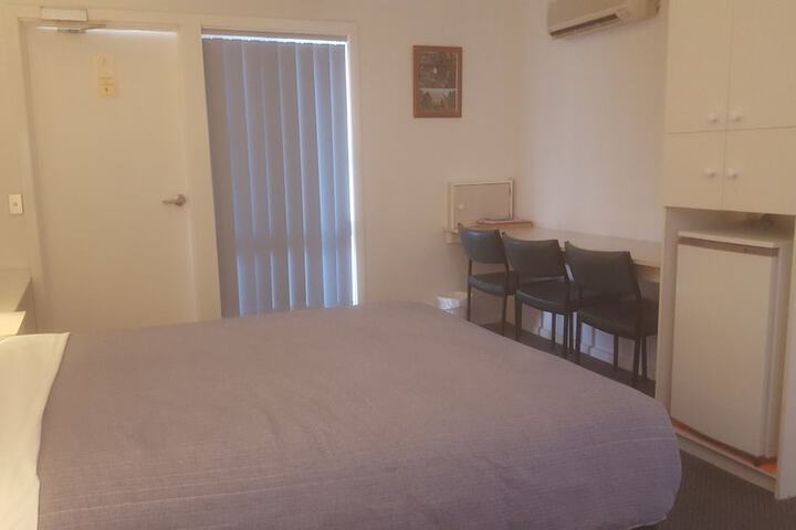 Room 3 of 40