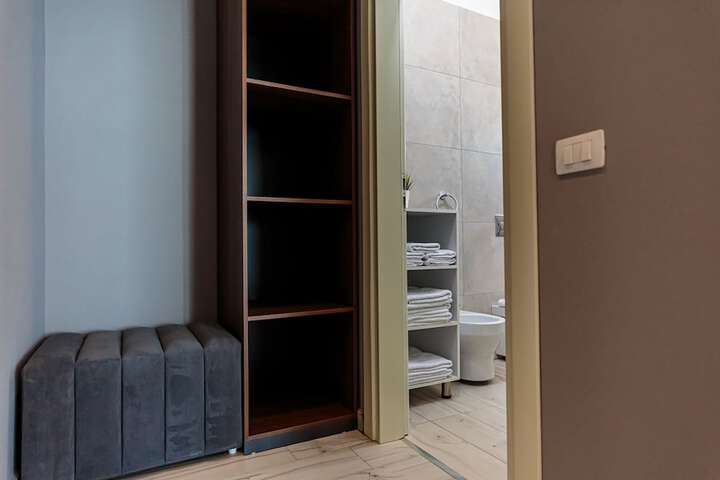 Room 34 of 111