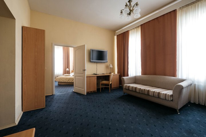 Room 28 of 64