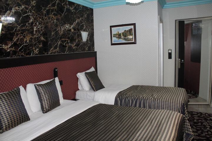 Room 14 of 33