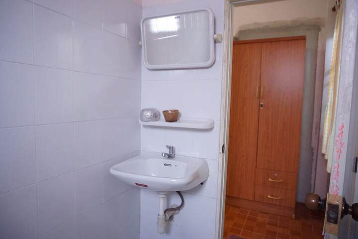 Room 51 of 68