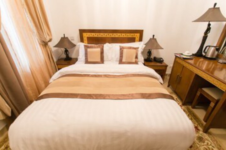 Room 18 of 25