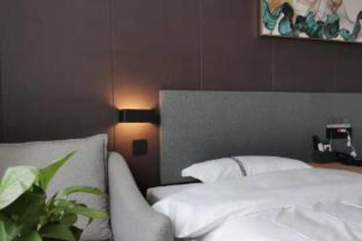 Room 17 of 18