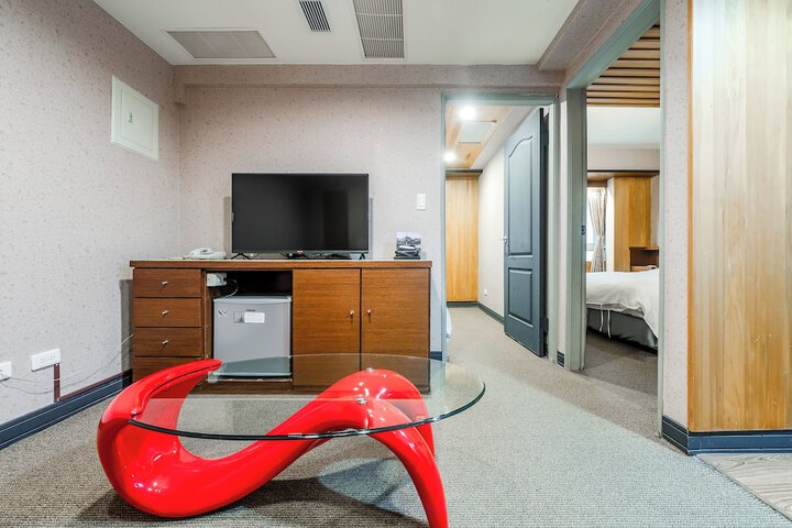 Room 52 of 90