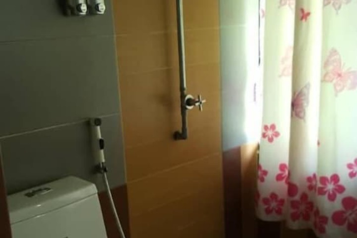 Room 33 of 64