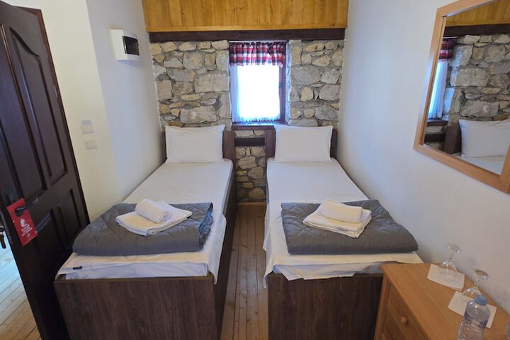 Room 4 of 41