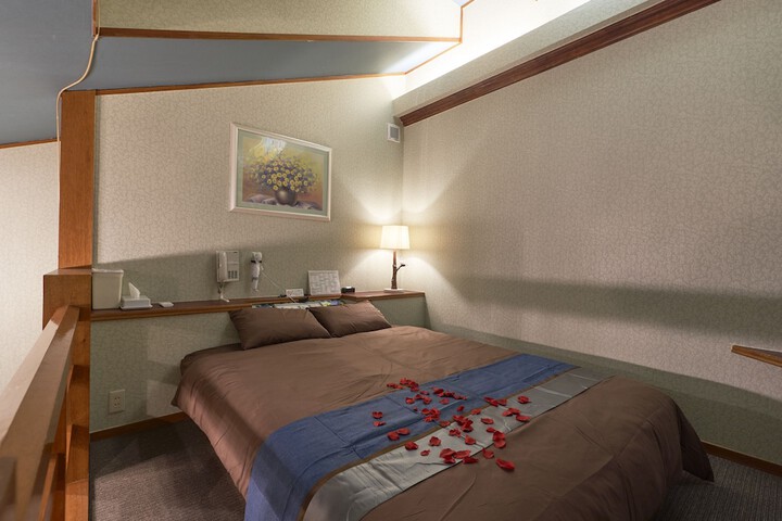 Room 8 of 28
