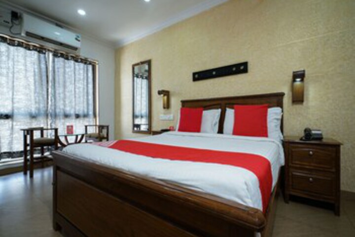 OYO 15155 Hotel Mart View