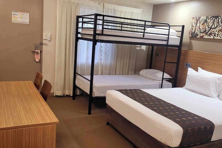 Room 32 of 89