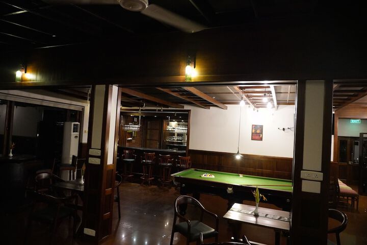 Lounge 105 of 144