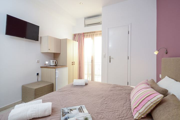 Room 8 of 68
