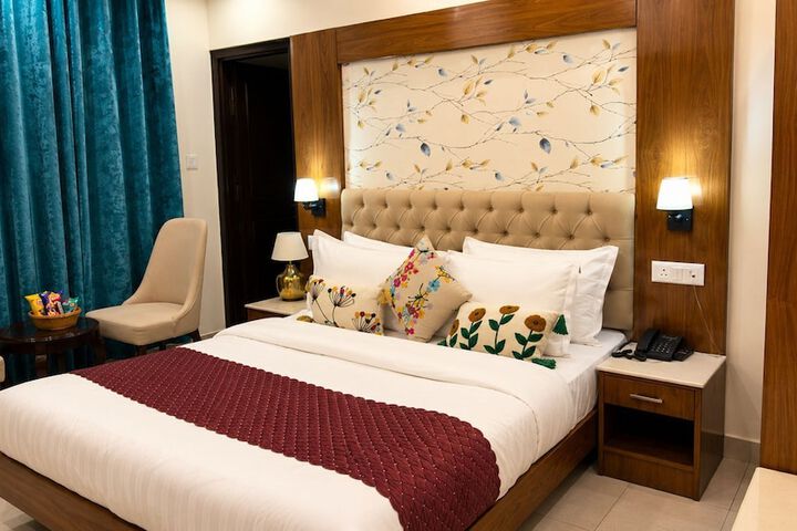 Room 6 of 28