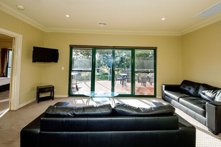 Room 27 of 122